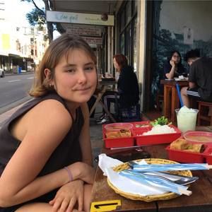 Meet your Posher, Claudia